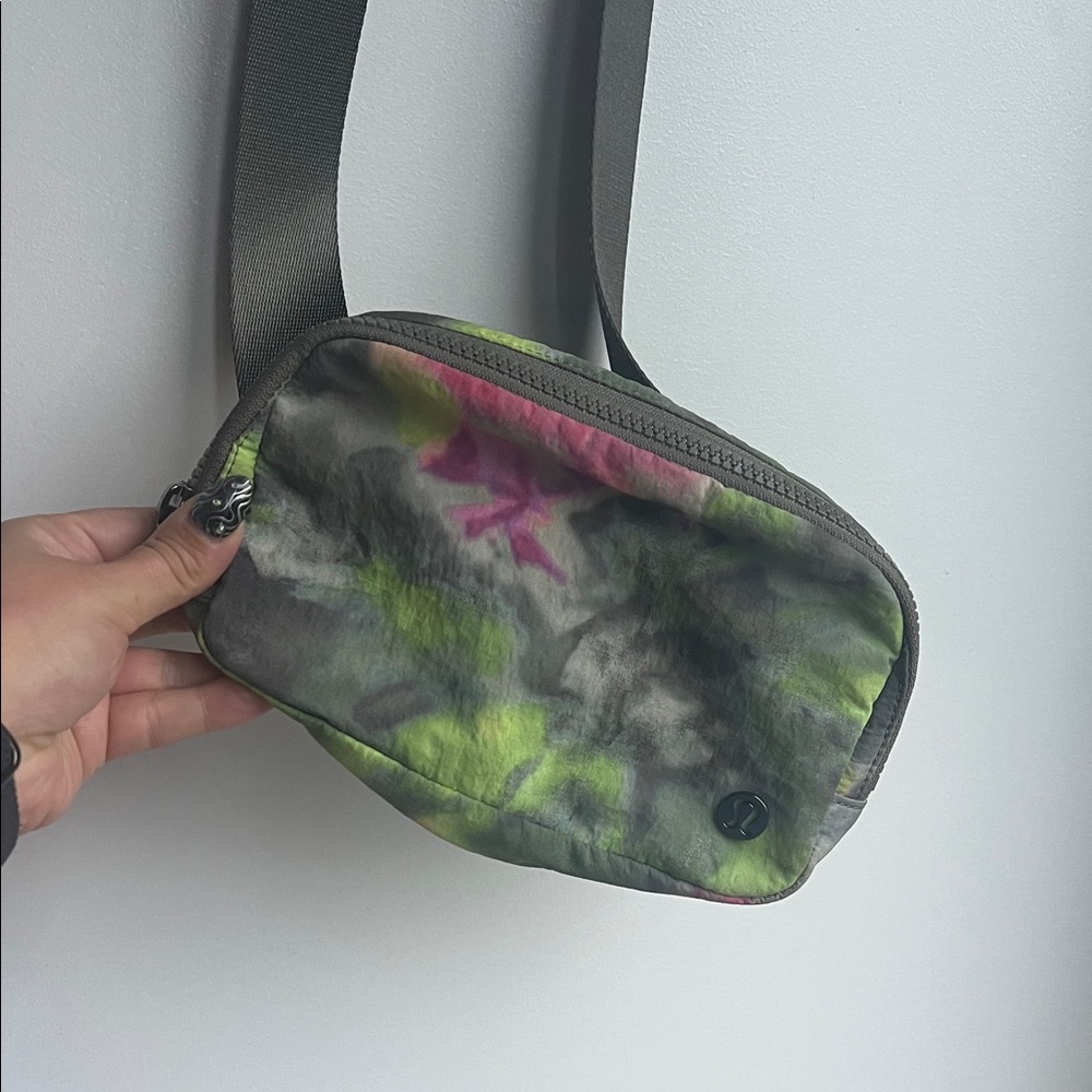 Lululemon Everywhere Belt Bag in Hyper Dye